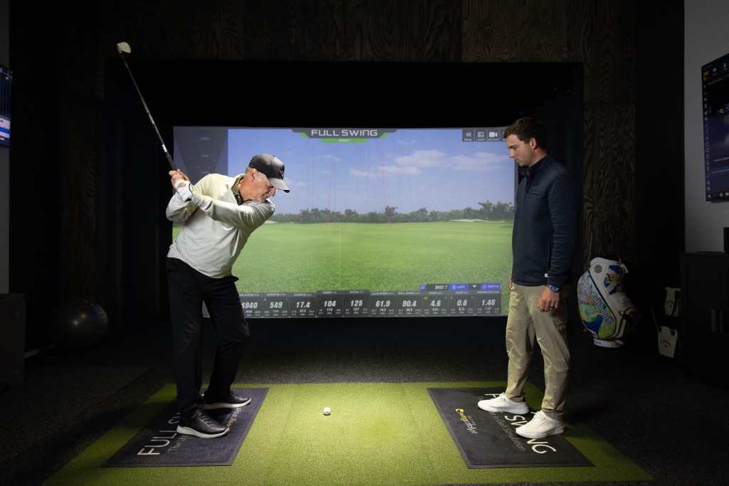 Golf lesson with swing analysis on Full Swing simulator
